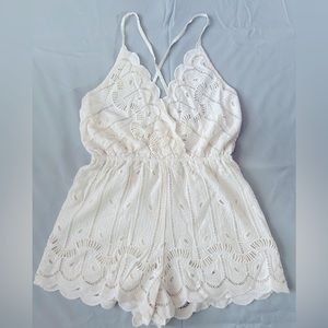 NWOT Tularosa Charmer Plunge Eyelet Romper. Size XS